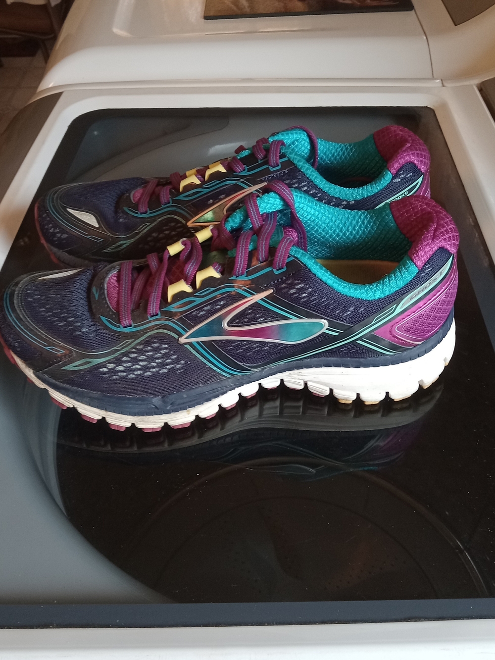 Brooks Women's Ghost Running Shoes  Size 7.5